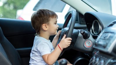 مصرع طفل دهسًا تحت عجلات سيارة يقودها آخر بالدقهلية 