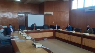 استعدادًا للامتحانات.. رئيس جامعة جنوب الوادي يناقش جاهزية مركز القياس والتقويم لعمليات التصحيح الإلكتروني