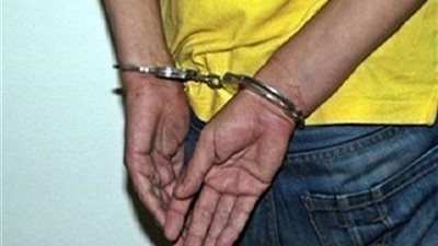 ارتكب 9 سرقات ومطلوب في قضيتين.. سقوط مُسجل خطر ببندقية 