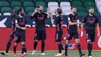 وفاة أسطورة ريال مدريد إنريكي بيريز باتشين