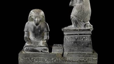 أشرها تمثال لكاتب مصري.. أبرز مقتنيات متحف اللوفر بباريس