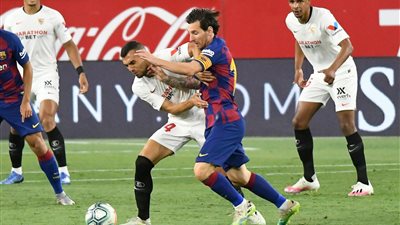 إشبيلية يتقدم على برشلونة في الشوط الأول بكأس إسبانيا 