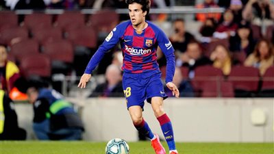 برشلونة يمدد عقد 