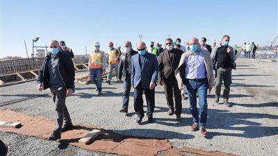 وزير النقل يتابع معدلات تنفيذ أعمال تطوير وصيانة وتوسعة الطريق (صور)