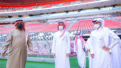 وزير الرياضة السعودي يزور استاد البيت