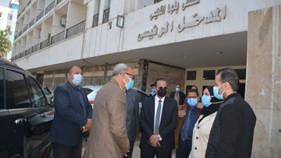 محافظ القليوبية يتابع تركيب شبكة الغاز بمستشفى حميات بنها المخصص لعزل مصابي كورونا