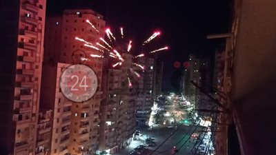 بالشماريخ والهتافات.. جماهير الأهلي بالإسكندرية تحتفل بـ