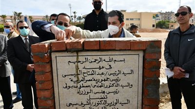 وزير الرياضة ومحافظ شمال سيناء يضعان حجر الأساس للملاعب الفرعية بستاد العريش