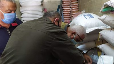 استبدال الذرة بالأرز.. مدير الرقابة التجارية ببور سعيد يكشف كواليس واقعة الغش والتدليس (صور)