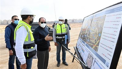 السيسي يتفقد عددًا من مشروعات الطرق والمحاور الجديدة بشرق القاهرة