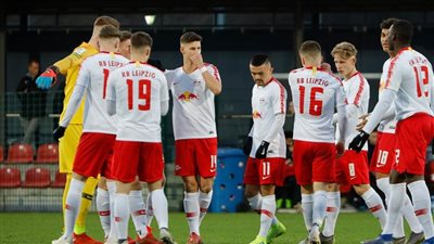 بعد تأكد انتقاله لبايرن ميونخ.. تشيلسي يختار لاعبا آخر من لايبزج بديل صفقة أوباميكانو