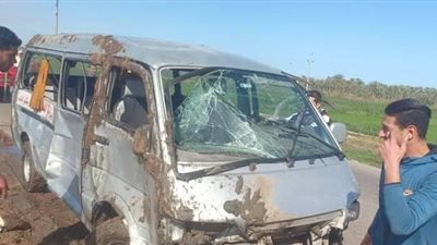 سقوط سيارة خاصة بمرضى الغسيل الكلوي في ترعة بدمياط