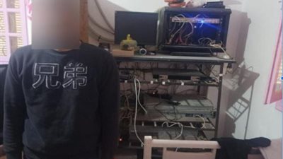 ضبط منظومة اتصالات إلكترونية داخل شقة سكنية بالقاهرة (صور)