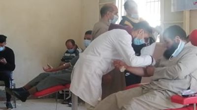 في 6 ساعات.. 200 مواطن يتبرعون بدمائهم في الشرقية (صور)