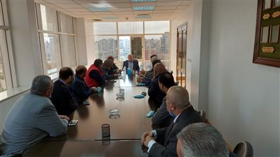 اجتماع مغلق بين محافظة بورسعيد وأعضاء الغرفة التجارية.. تعرف على التفاصيل