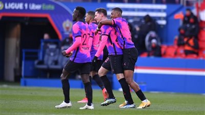 باريس سان جيرمان يفوز بصعوبة على نيس في الدوري الفرنسي 
