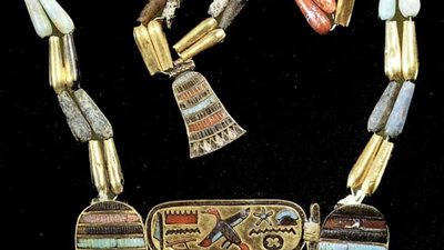 قلادة من الذهب.. قطع أثرية فريدة بمتحف التحرير 