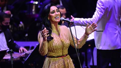 مدحت صالح ومي فاروق يتألقان في حفل 