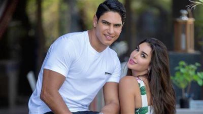 أبو هشيمة يهدي ياسمين صبري باقة ورد في عيد الحب (صور)