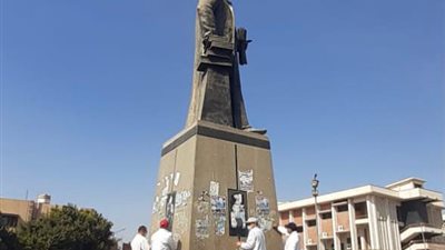 وزير الآثار يشهد حملة تنظيف وصيانة التماثيل الموجودة بالميادين العامة