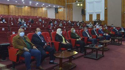 رئيس جامعة الفيوم: سنشارك في مشروع تطوير الريف بالكوادر العلمية لدينا (صور)