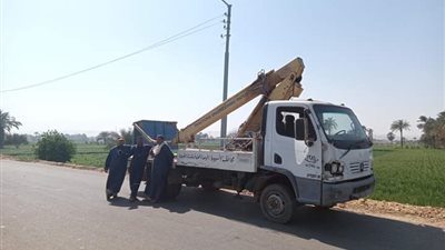 تركيب 120 عمود إنارة وكشافًا بطريق 