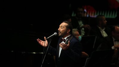 علي الحجار يختتم ليالي الحب في الأوبرا بدموع 