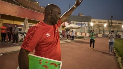 تفاصيل جلسة موسيماني مع محمود وحيد قبل مواجهة المريخ بدوري الأبطال