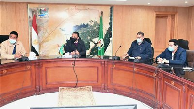 محافظ الفيوم يوجه بسرعة تلقي الأطقم الطبية لقاح كورونا ومتابعة استهلاك الأكسجين بالمستشفيات