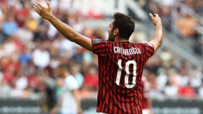 هاكان يقترب من تجديد عقده مع ميلان