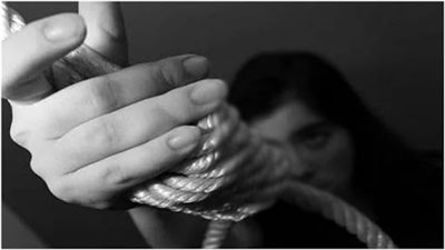 لاكتشاف علاقتها بشاب.. فتاة تشنق نفسها في سقف مسكنها بالخانكة 