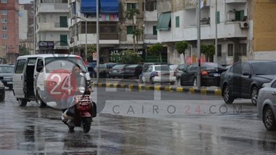أمطار غزيرة تضرب بورسعيد.. وصعوبة في حركة السير (صور)