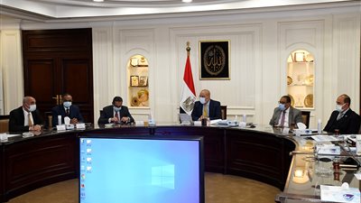 وزير الإسكان يترأس اجتماع لجنة متابعة تنفيذ المبادرة الرئاسية 