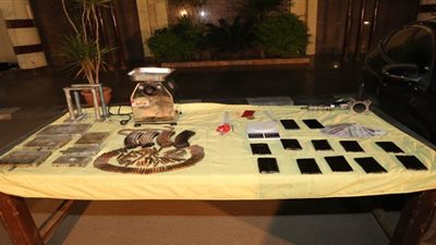 سقوط تشكيل عصابي بحوزته 10 طرب حشيش وكمية من الطلقات النارية بالجيزة