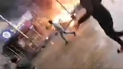 السيطرة على حريق نشب داخل شادر أمام مسجد السيدة زينب (فيديو)