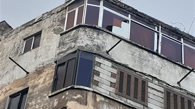 رئيس وسط الإسكندرية يكشف تفاصيل انهيار سور سطح عقار بسبب الأمطار