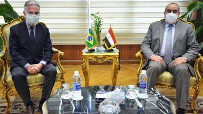 وزير الطيران المدني يستقبل سفير البرازيل بالقاهرة