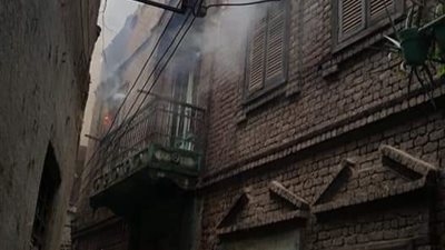 نشوب حريق بمنزل بشارع الحنفية بمنطقة الوليدية في أسيوط (صور)