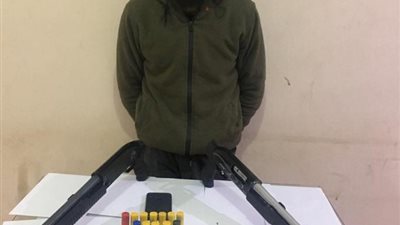 ضبط أحد الاشخاص بحوزته سلاح ناري وكمية من الهريروين بالجيزة