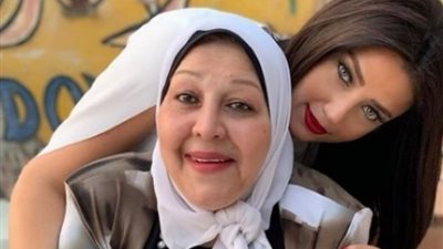 وضع والدة رضوى الشربيني على جهاز التنفس بعد نقلها للعناية المركزة إثر إصابتها بكورونا