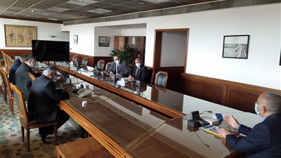 وزير الري يستعرض أعمال تأهيل الترع والمساقي ويوجه بسرعة تنفيذ المشروع