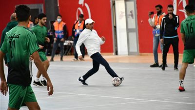 أشرف صبحي يشارك في مباراة كرة قدم استعراضية بالمهرجان المتكامل لاتحاد مراكز شباب مصر