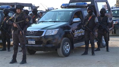 لسوء الأحوال الجوية.. مرور المنيا ينشر العديد من الأكمنة المتحركة على الطرق السريعة