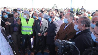 وزير النقل يتابع تنفيذ محور ديروط التنموي.. ويتفقد توسعة الصحراوي الغربي