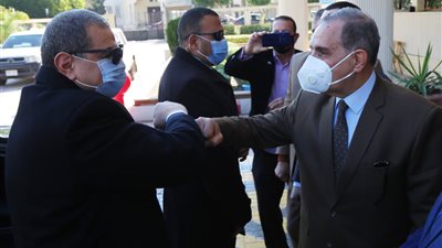 محافظ كفر الشيخ يستقبل وزير القوى العاملة لتسليم نحو 10 آلاف وثيقة تأمين (صور)