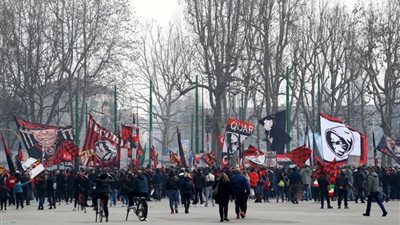 جماهير إنتر وميلان يشعلون الأجواء أمام سان سيرو (صور)