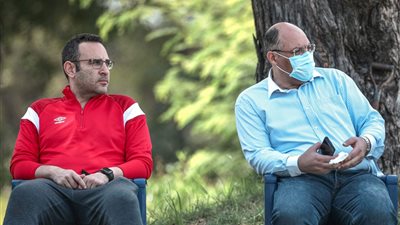 الدماطي يستقبل السفير المصري بتنزانيا خلال مران الأهلي