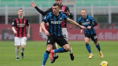 إنتر يتقدم على ميلان بهدف في الشوط الأول بالدوري الإيطالي