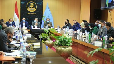 محافظ كفر الشيخ يعقد اجتماعًا مع نواب البرلمان لبحث احتياجات الدوائر