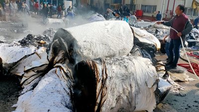 الحماية المدنية في المنوفية تحاول السيطرة على حريق هائل بمصنع بـ